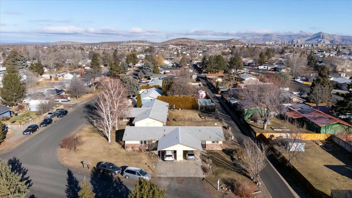 2080 Northwest 12th Street Redmond, OR 97756 - Photo 4 of 39 tempImagesZVYoS