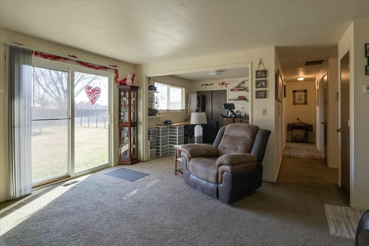 2080 Northwest 12th Street Redmond, OR 97756 - Photo 10 of 39 tempImagev9nCzM