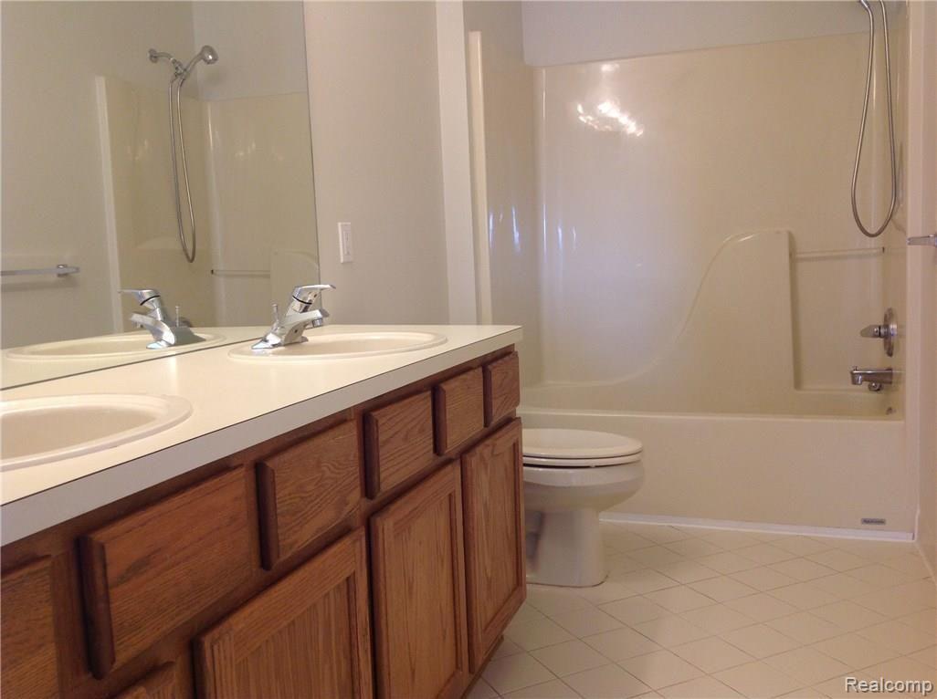 47614 Pavillon Road Canton, MI 48188 - Photo 24 of 31 IMG_4296.JPG