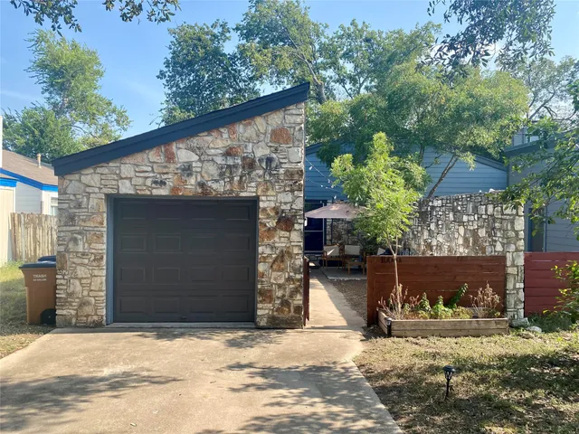 $1,600 | 1000 King Albert Street, Unit A, Austin, TX 78745