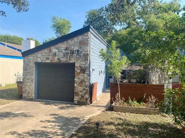 $1,650 | 1000 King Albert Street, Unit A, Austin, TX 78745