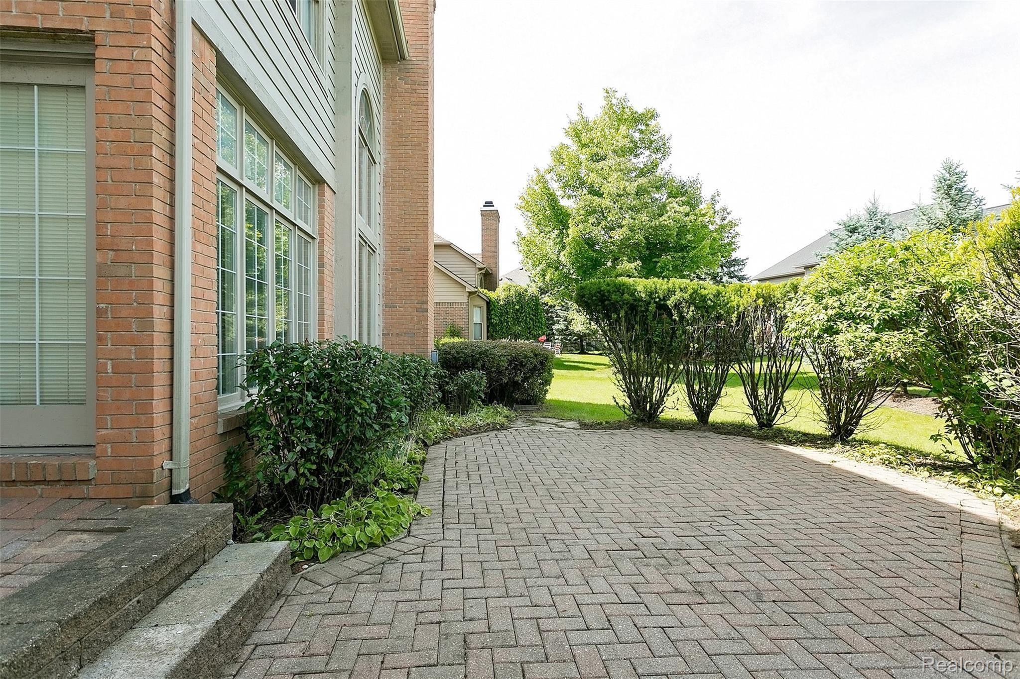 2068 Mapleridge Road Rochester, MI 48309 - Photo 35 of 38 Mapleridge-35.jpg