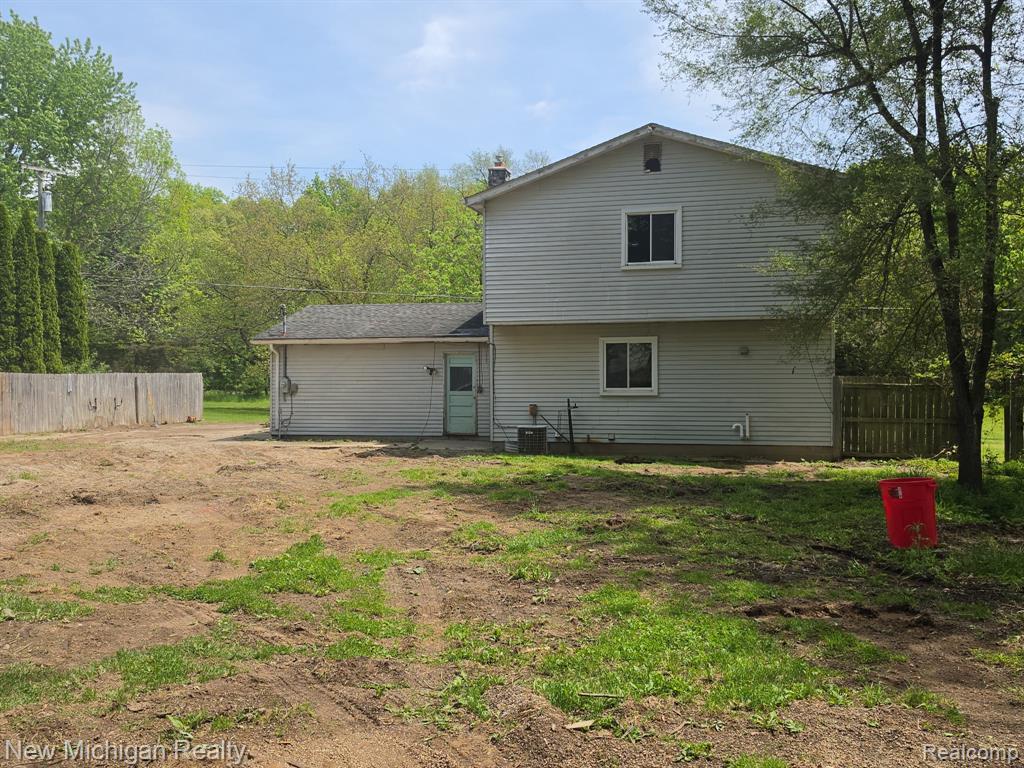 895 North Garner Road Milford, MI 48380 - Photo 4 of 11