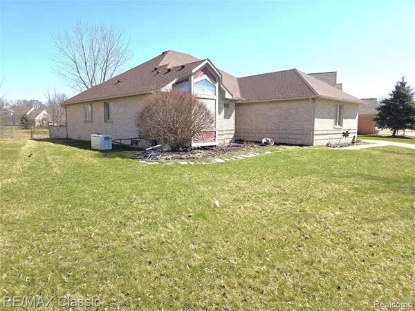 $330,000 | 21966 Hunter Circle South, Taylor, MI 48180