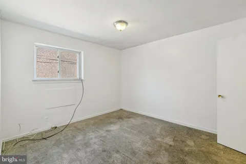 a picture of a bench