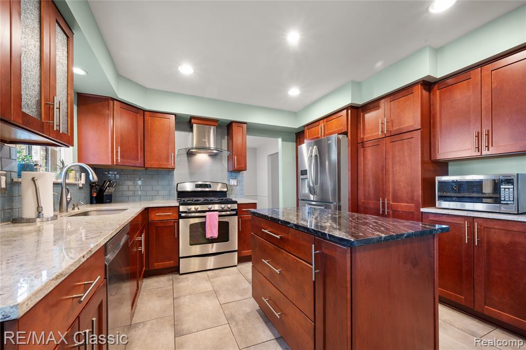 38540 Five Mile Road Livonia, MI 48154 - Photo 7 of 31 Gallery Image 7