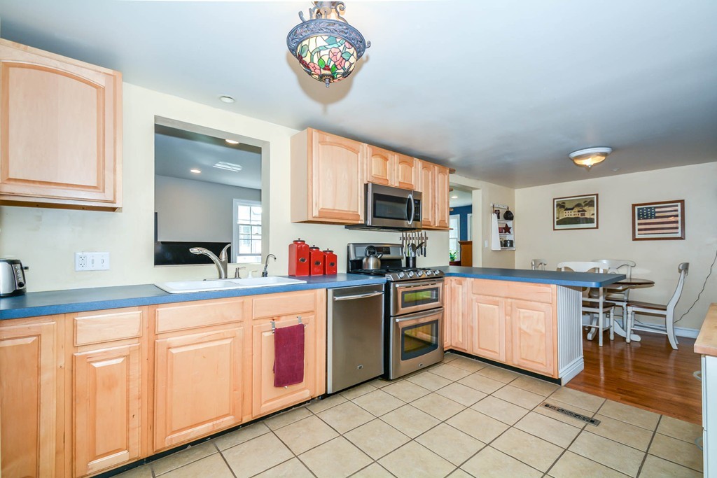 74 Pine Ridge Road Reading, MA 01867 - Photo 7 of 18
