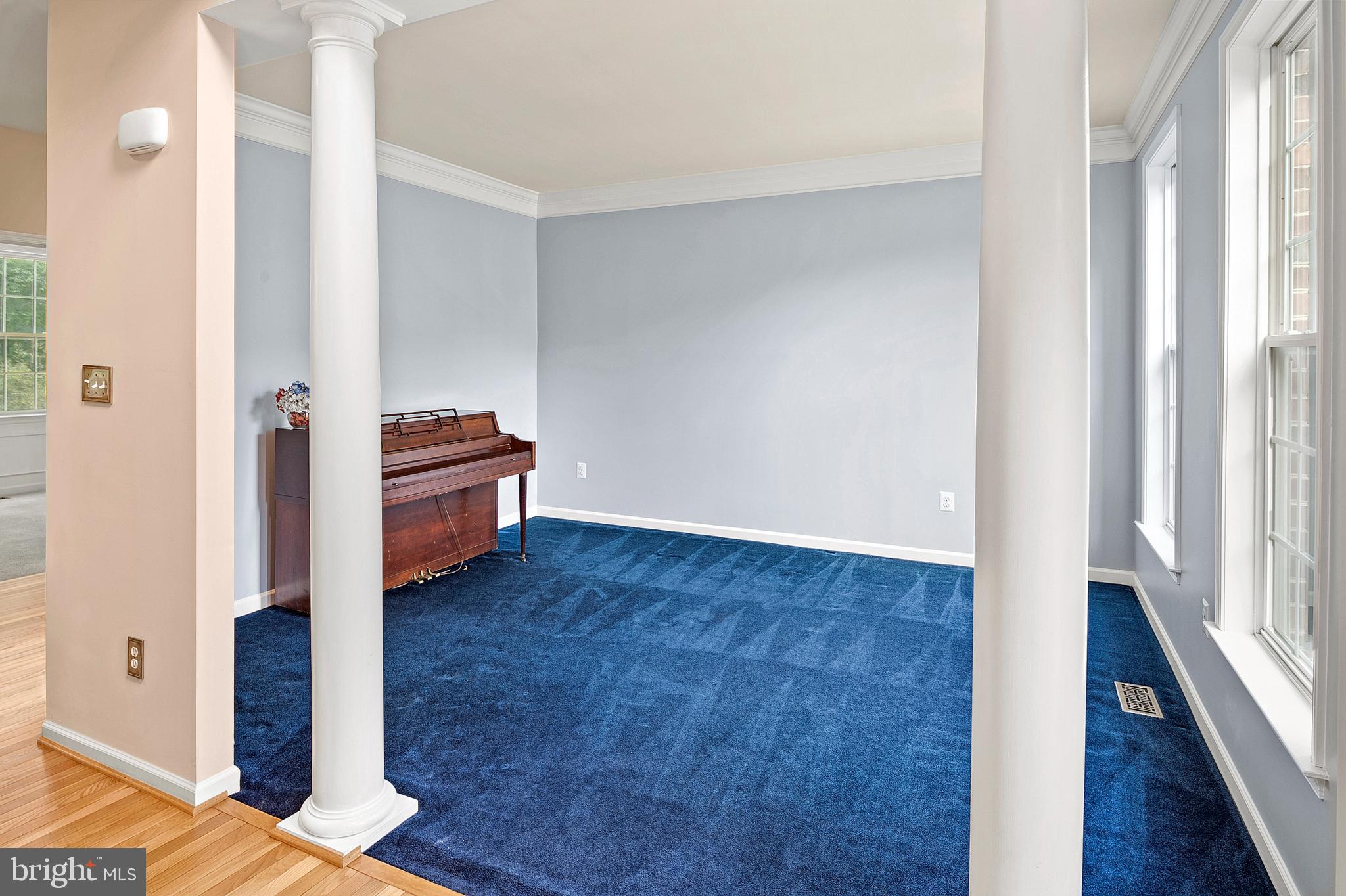 5872 Montgomery Road Elkridge, MD 21075 - Photo 31 of 81 Living Room