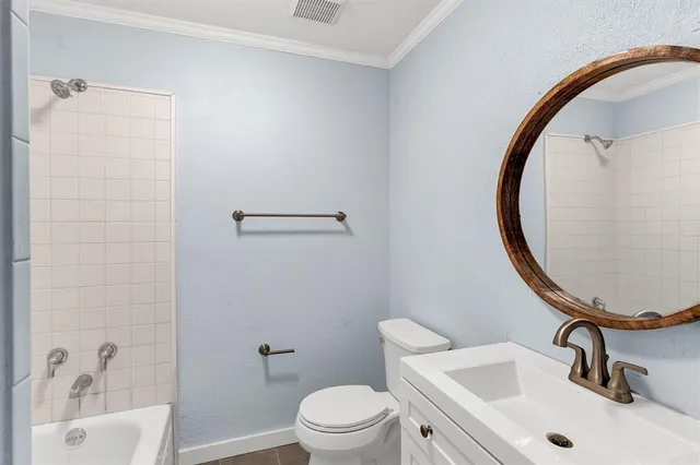 $1,800 | 907 West Bridge Street, Granbury, TX 76048