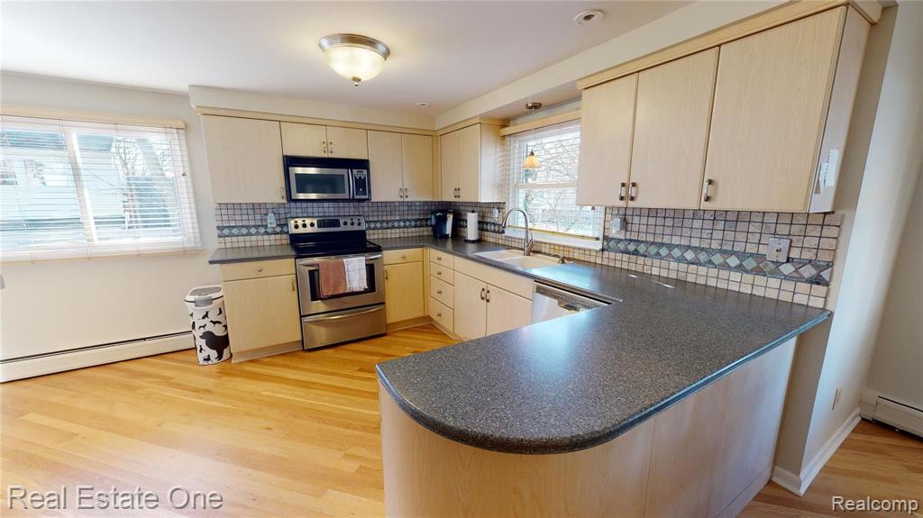 30048 Barwell Road Farmington Hills, MI 48334 - Photo 12 of 36