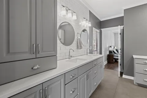 $649,900 | 6101 Tiffany Oaks Lane, Arlington, TX 76016