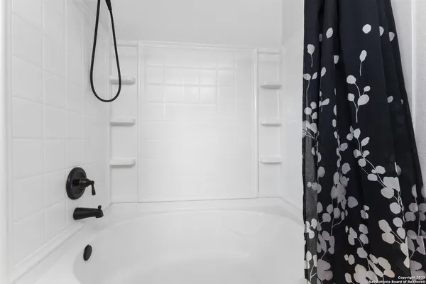 $1,800 | 9418 Madison Creek, Converse, TX 78109