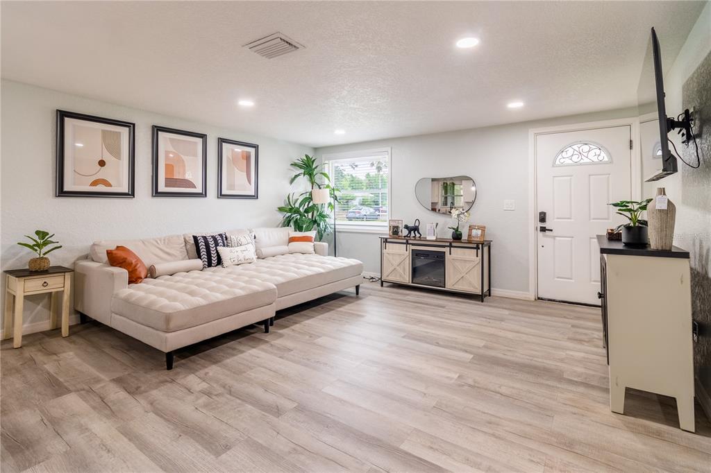 219 South Webb Road Plant City, FL 33566 - Photo 2 of 36 Gallery Image 2