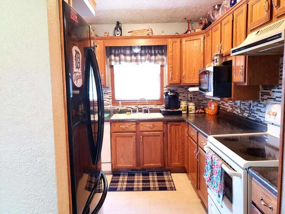 11319 East Stoney Creek Road Pewamo, MI 48873 - Photo 15 of 28 240592370_541006563818719_24211524540211