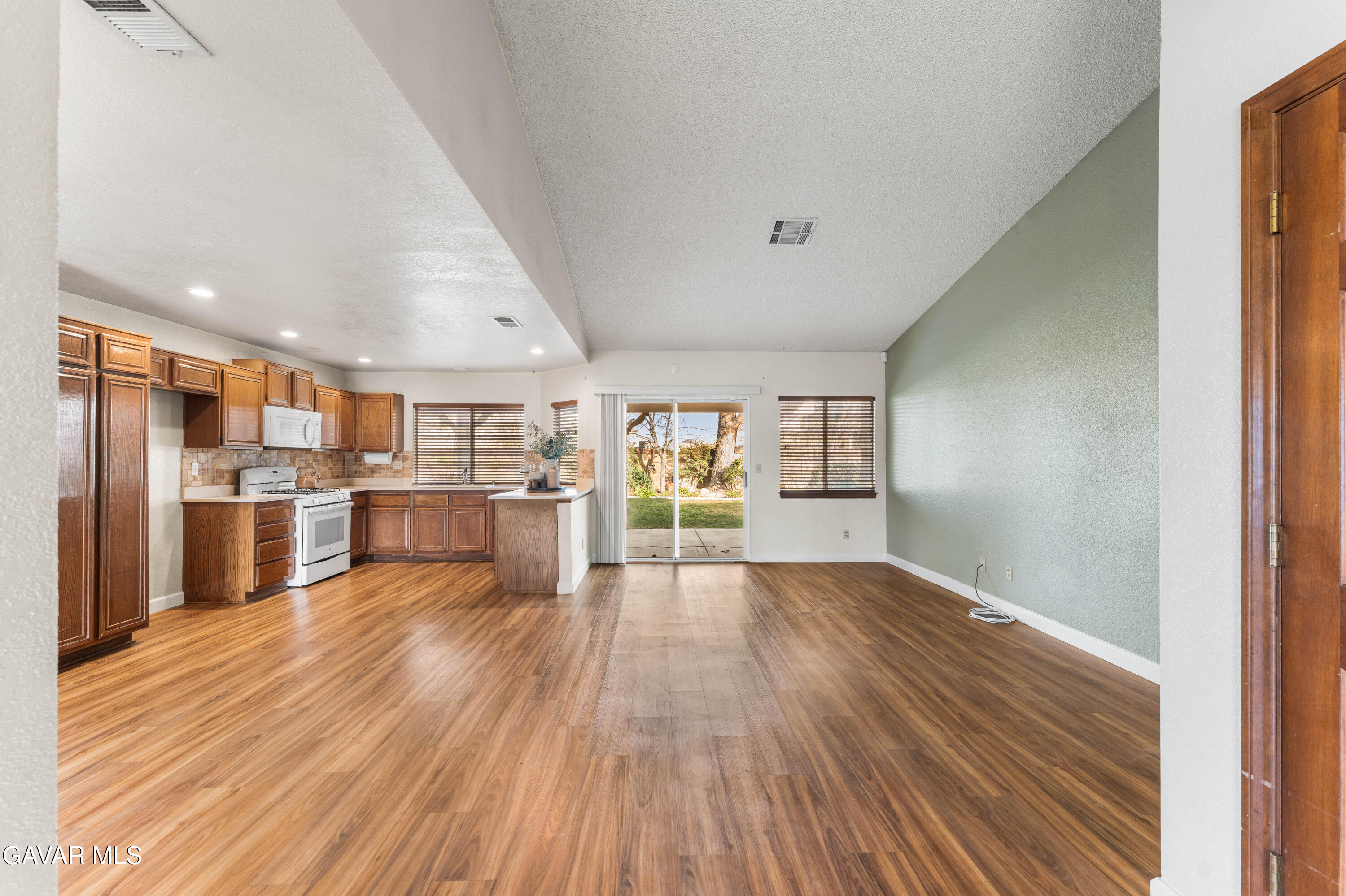 44108 Countryside Drive Lancaster, CA 93536 - Photo 11 of 55 Countryside-11