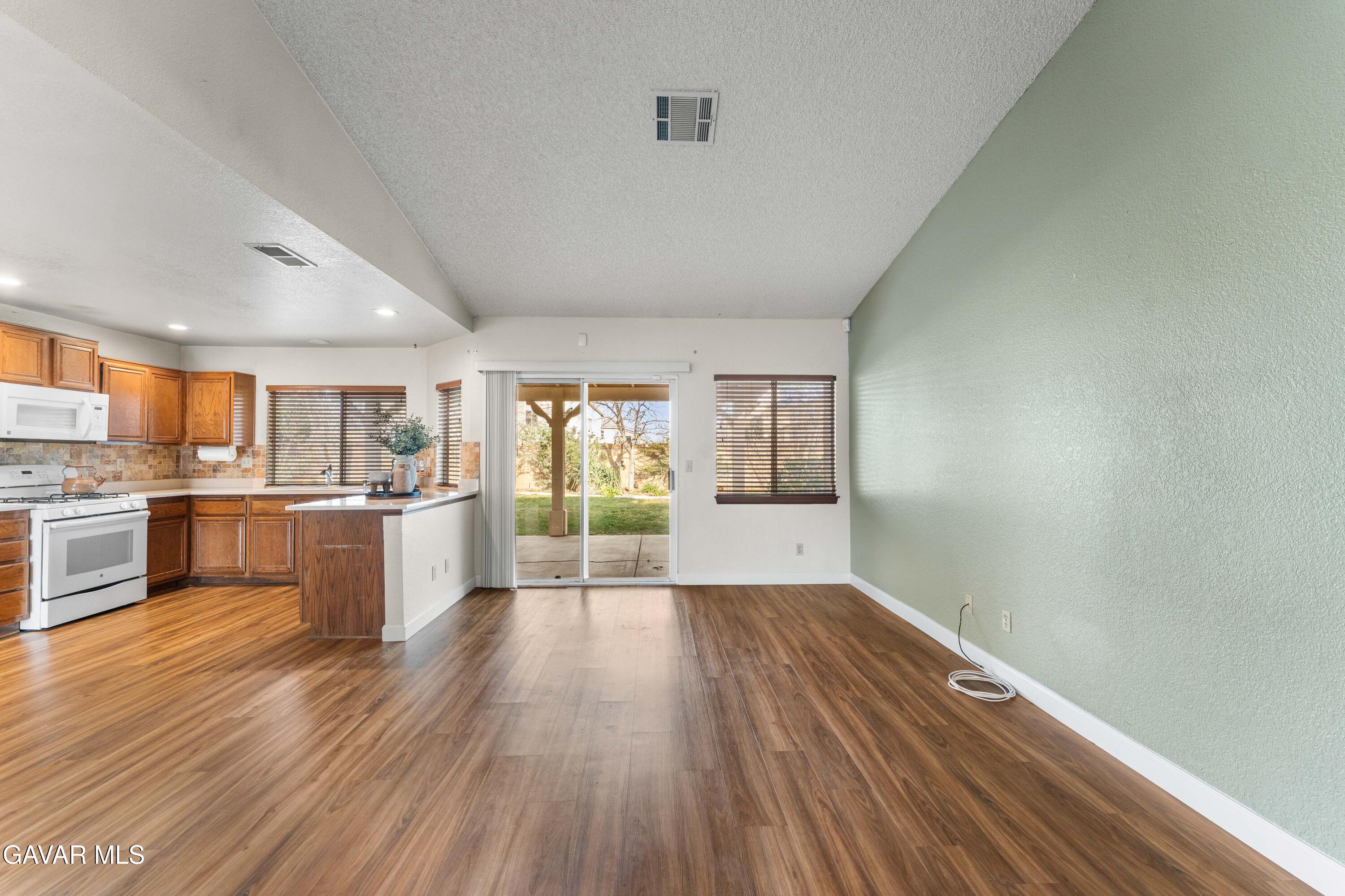 44108 Countryside Drive Lancaster, CA 93536 - Photo 12 of 55 Countryside-12