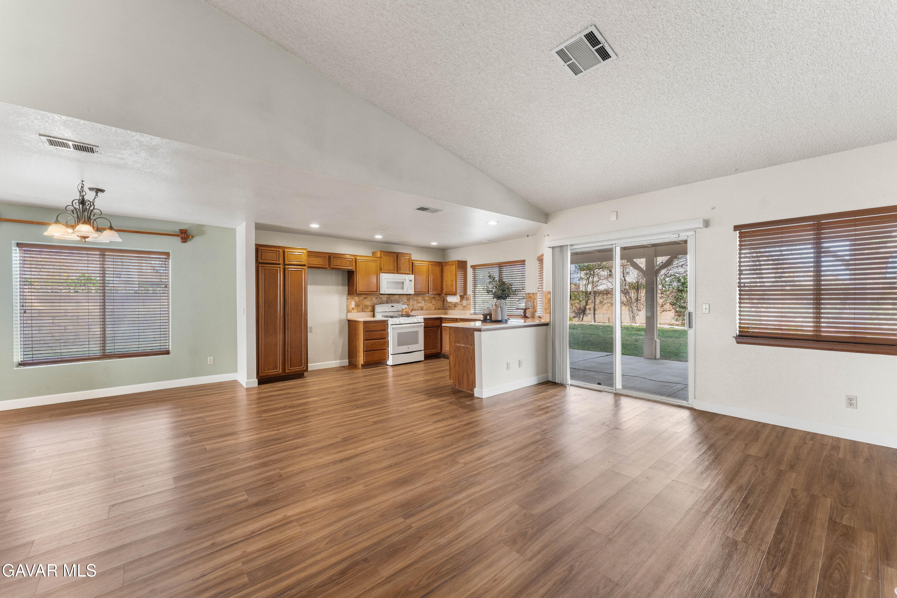 44108 Countryside Drive Lancaster, CA 93536 - Photo 17 of 55 Countryside-17