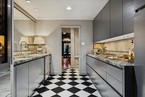 $4,995,000 | 20 Sunset Boulevard, Houston, TX 77005