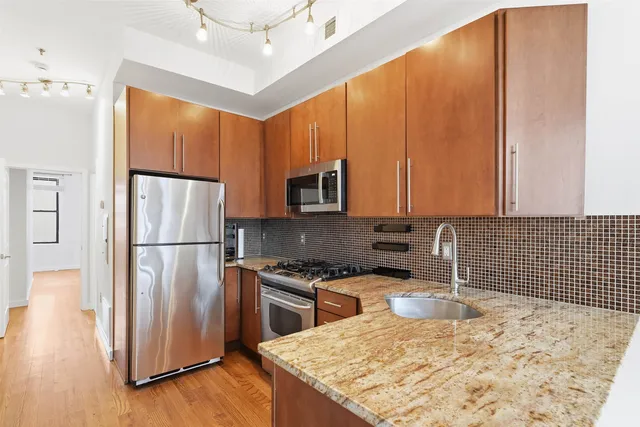 $3,000 | 405 4th Street, Unit 1A, Hoboken, NJ 07030