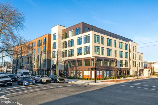 $2,819 | 701 North Henry Street, Unit 213, Alexandria, VA 22314