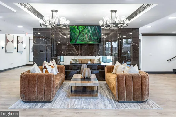 $2,819 | 701 North Henry Street, Unit 213, Alexandria, VA 22314