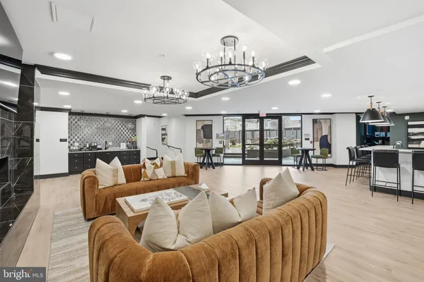 $2,819 | 701 North Henry Street, Unit 213, Alexandria, VA 22314