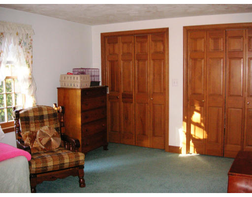 118 Kettle Hole Road Bolton, MA 01740 - Photo 7 of 14 a living room with furniture