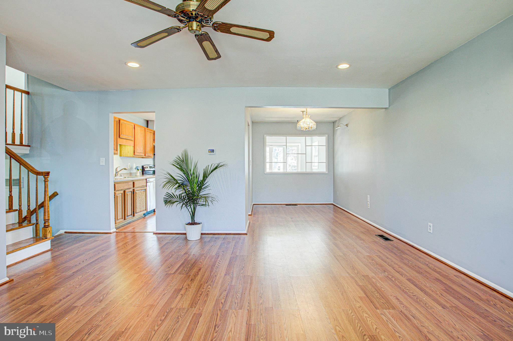 6025 Frontier Drive Springfield, VA 22150 - Photo 14 of 49 Living room