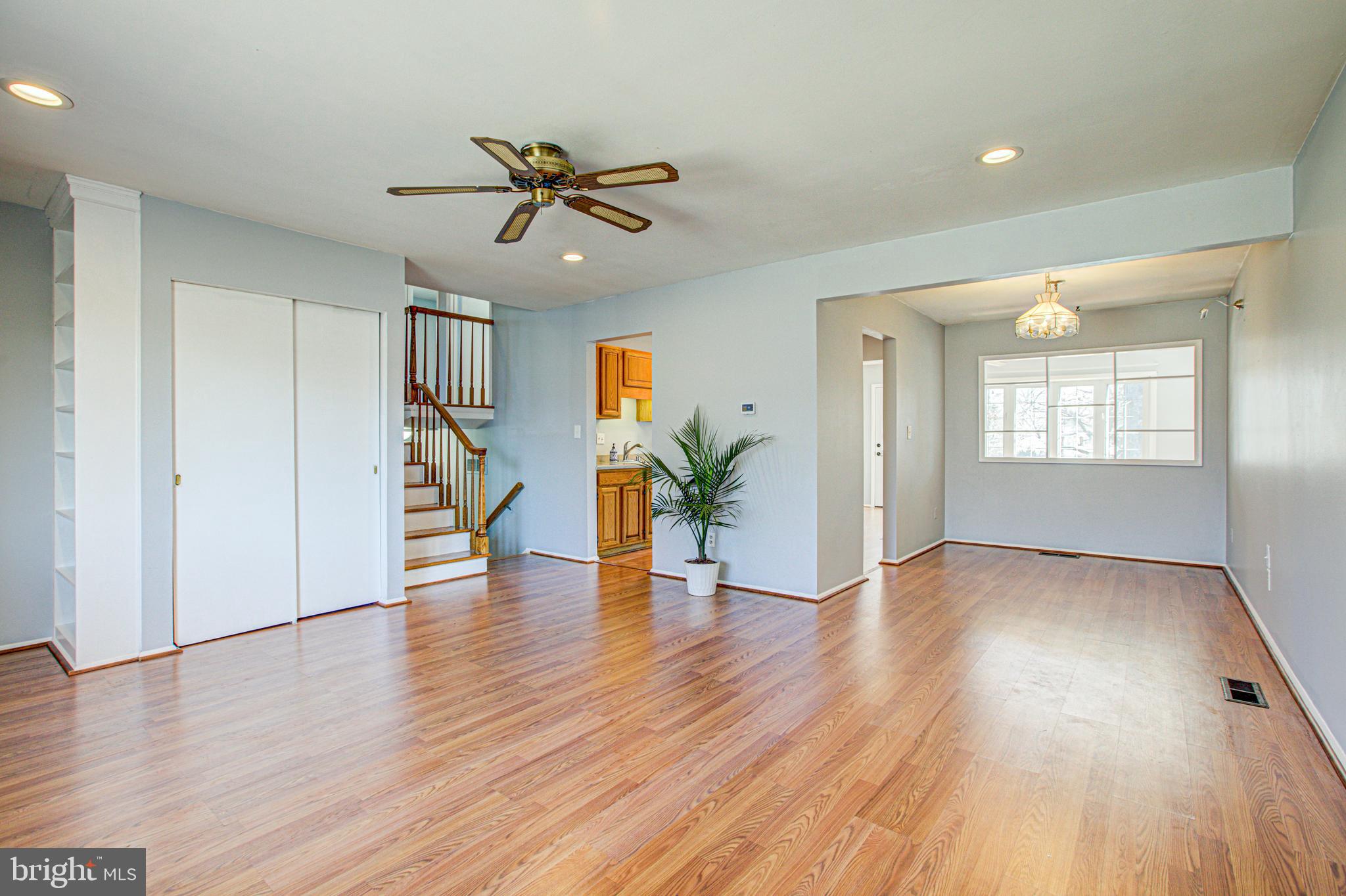 6025 Frontier Drive Springfield, VA 22150 - Photo 16 of 49 Living Room