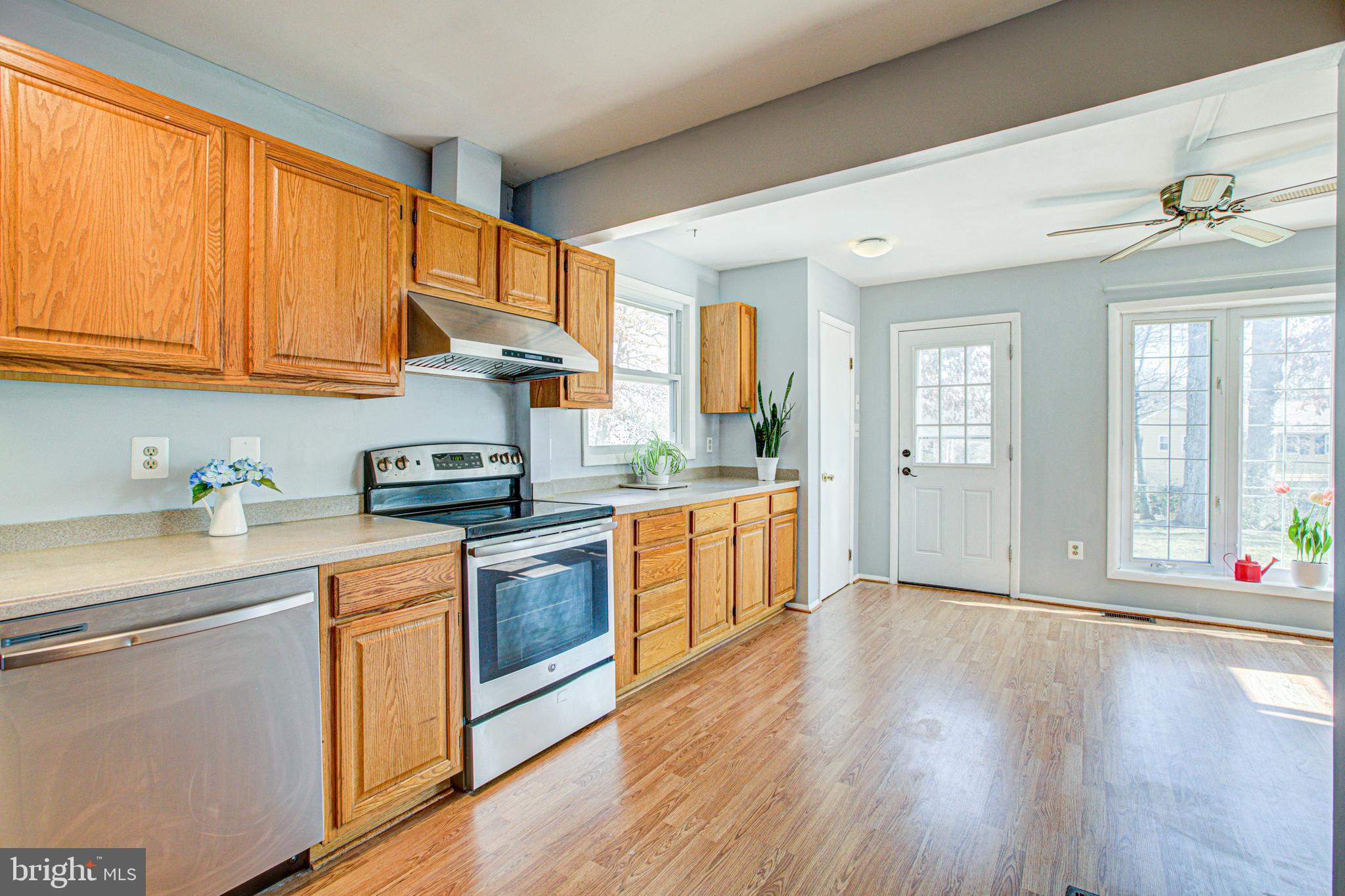6025 Frontier Drive Springfield, VA 22150 - Photo 22 of 49 Kitchen