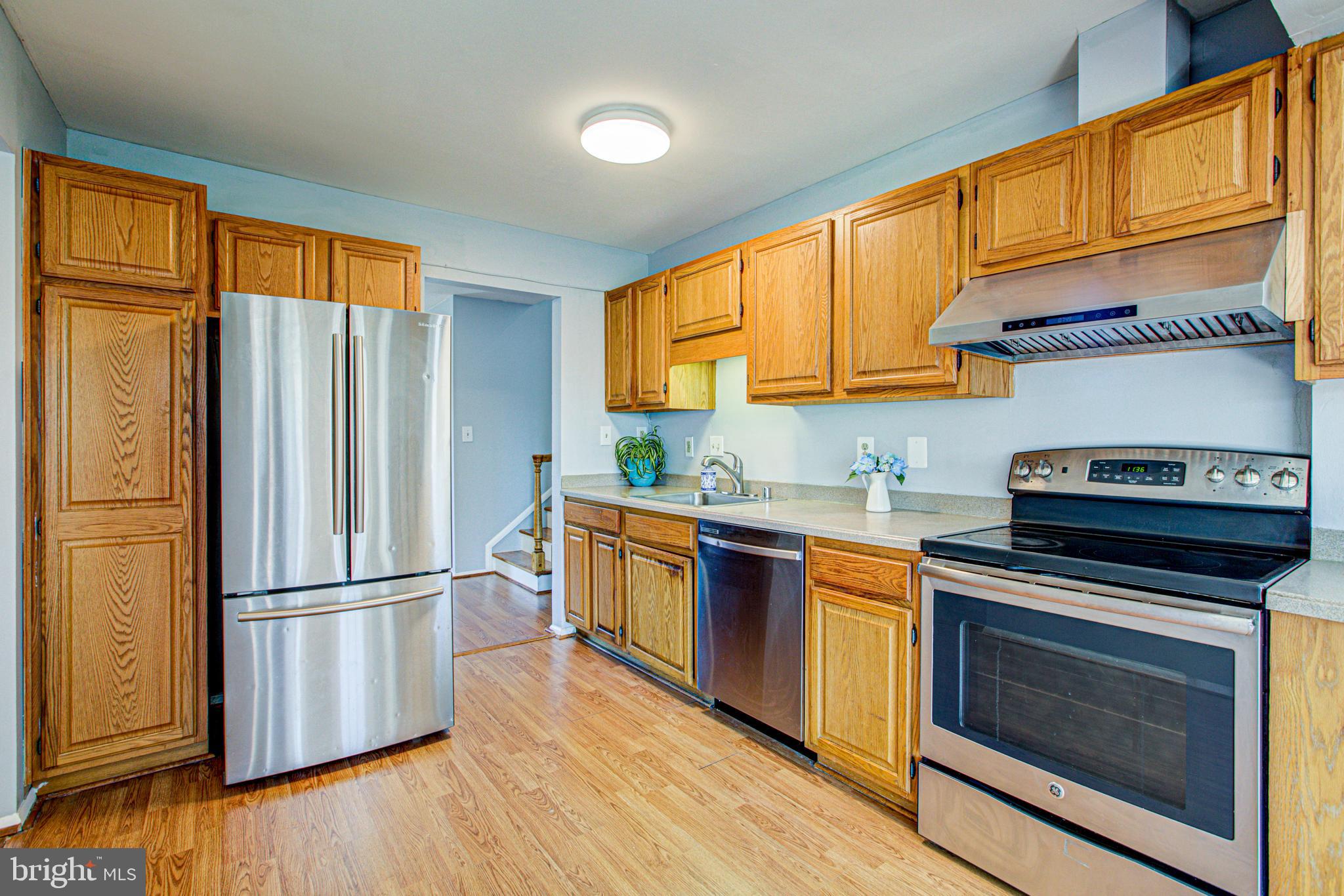 6025 Frontier Drive Springfield, VA 22150 - Photo 24 of 49 Kitchen