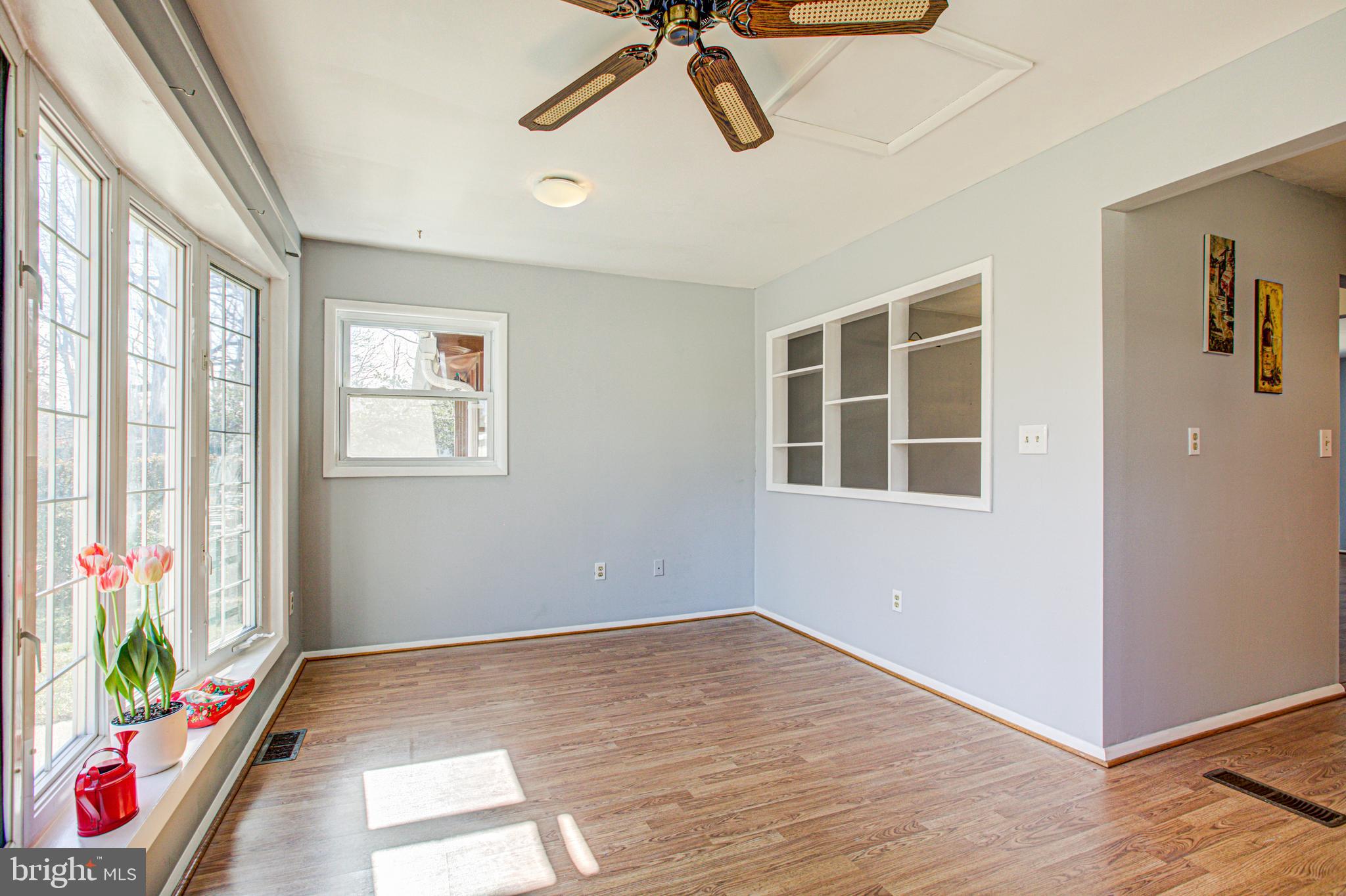 6025 Frontier Drive Springfield, VA 22150 - Photo 29 of 49 Sun / Family Room