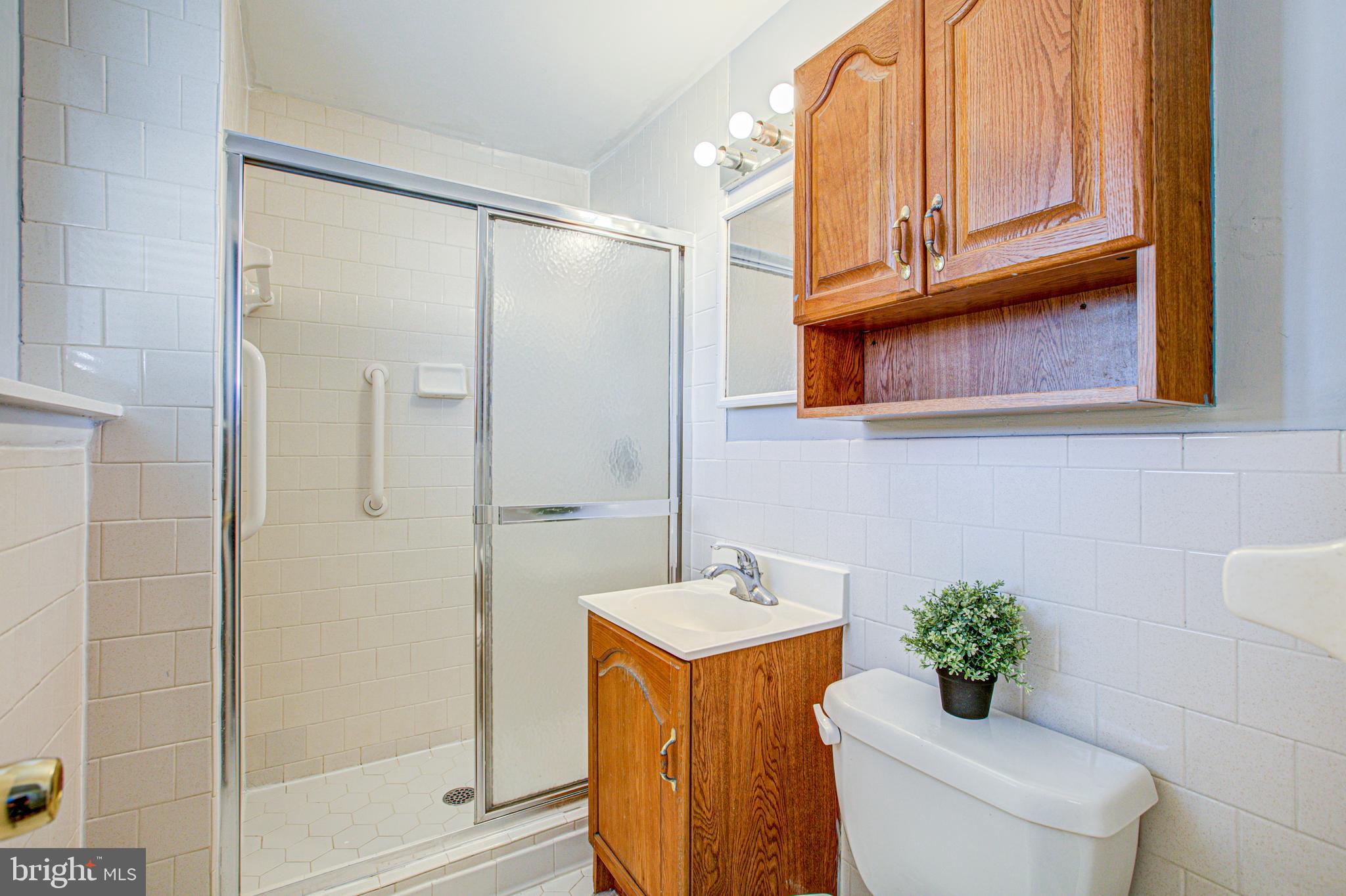 6025 Frontier Drive Springfield, VA 22150 - Photo 44 of 49 Bathroom L L