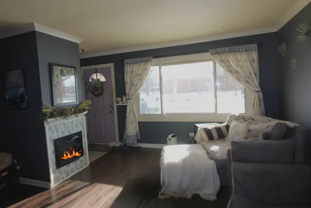 $355,000 | 98 Wiltshire Court, Schaumburg, IL 60193