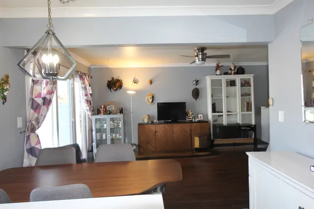 $355,000 | 98 Wiltshire Court, Schaumburg, IL 60193