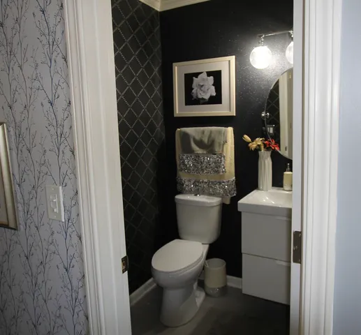 $355,000 | 98 Wiltshire Court, Schaumburg, IL 60193