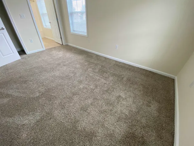 $1,945 | 30 Sentinel Court, Unit L08, Manchester, NH 03103