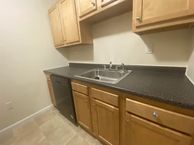 $1,945 | 30 Sentinel Court, Unit L08, Manchester, NH 03103