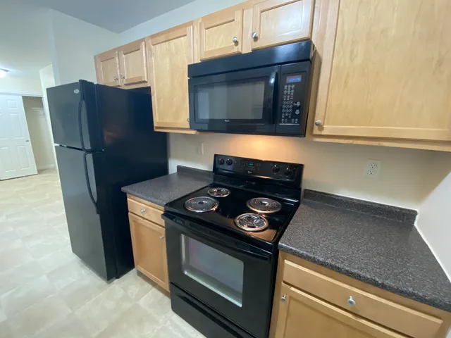 $1,945 | 30 Sentinel Court, Unit L08, Manchester, NH 03103