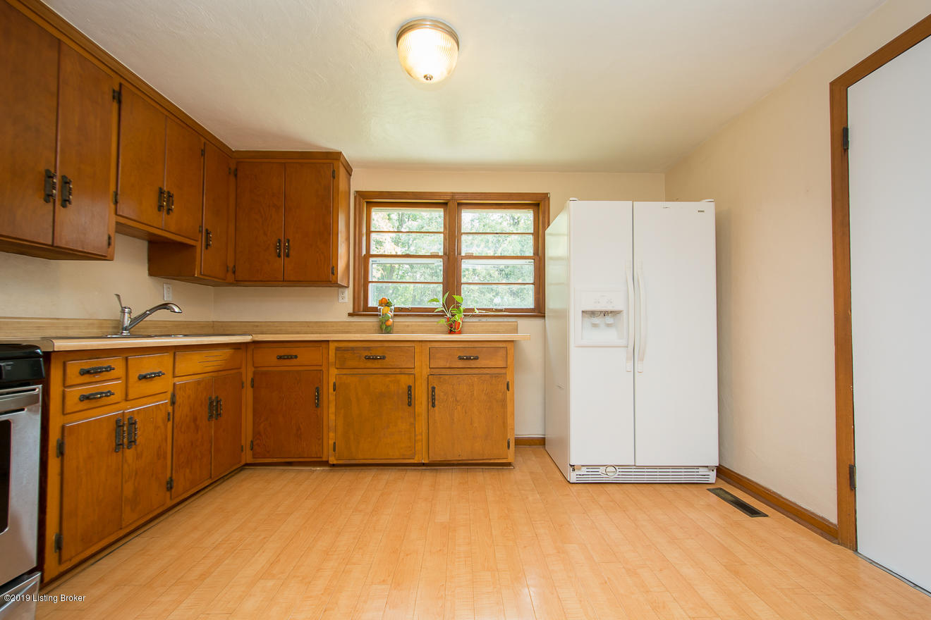 3007 Gudgel Road Louisville, KY 40211 - Photo 13 of 36 Kitchen
