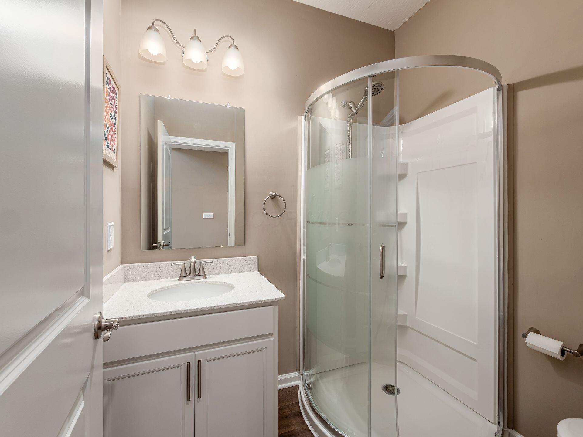 404 Colony Ridge Drive Delaware, OH 43015 - Photo 8 of 47 First Floor Full Bath