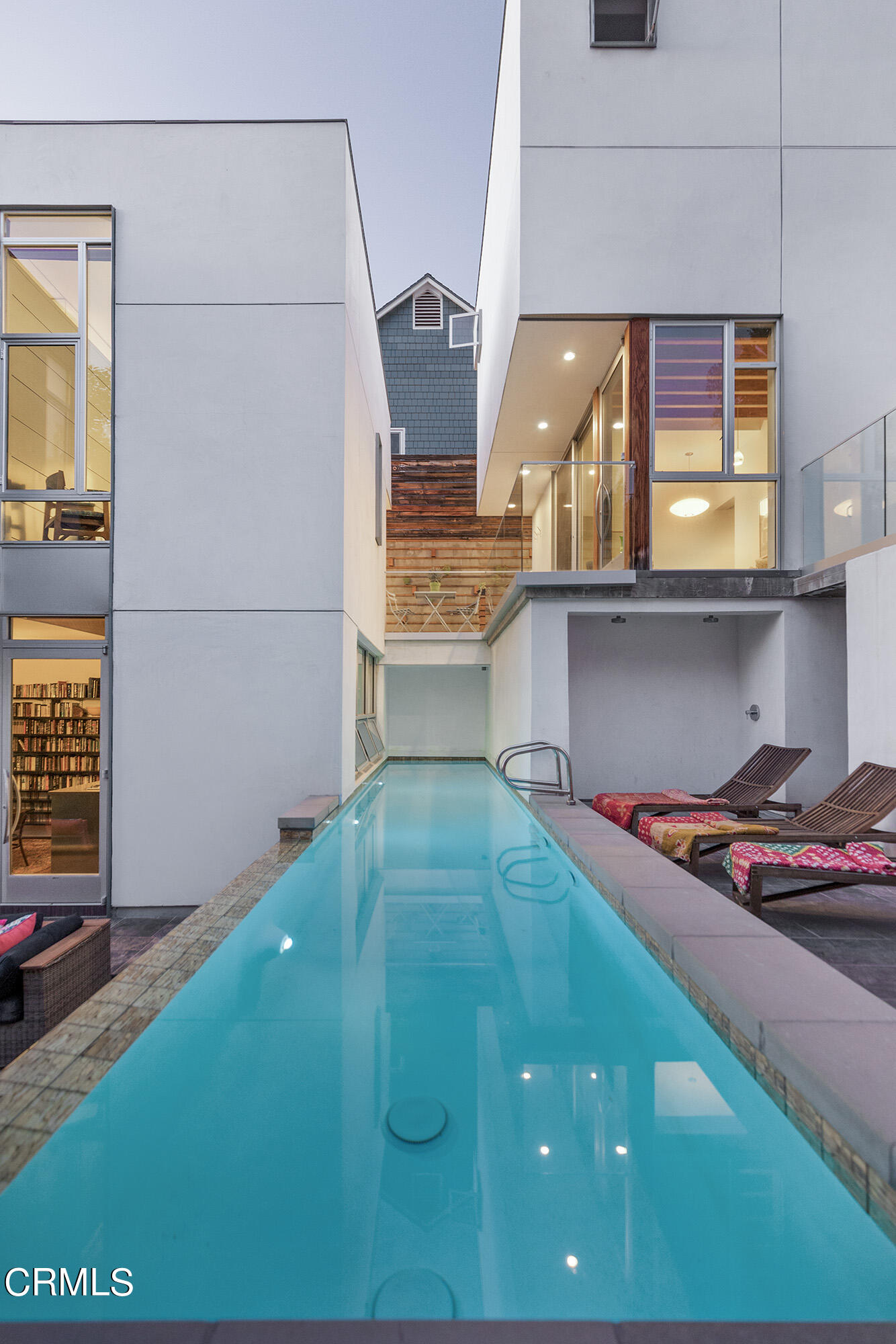 1869 Kaweah Drive Pasadena, CA 91105 - Photo 5 of 36 a living room with washer and dryer