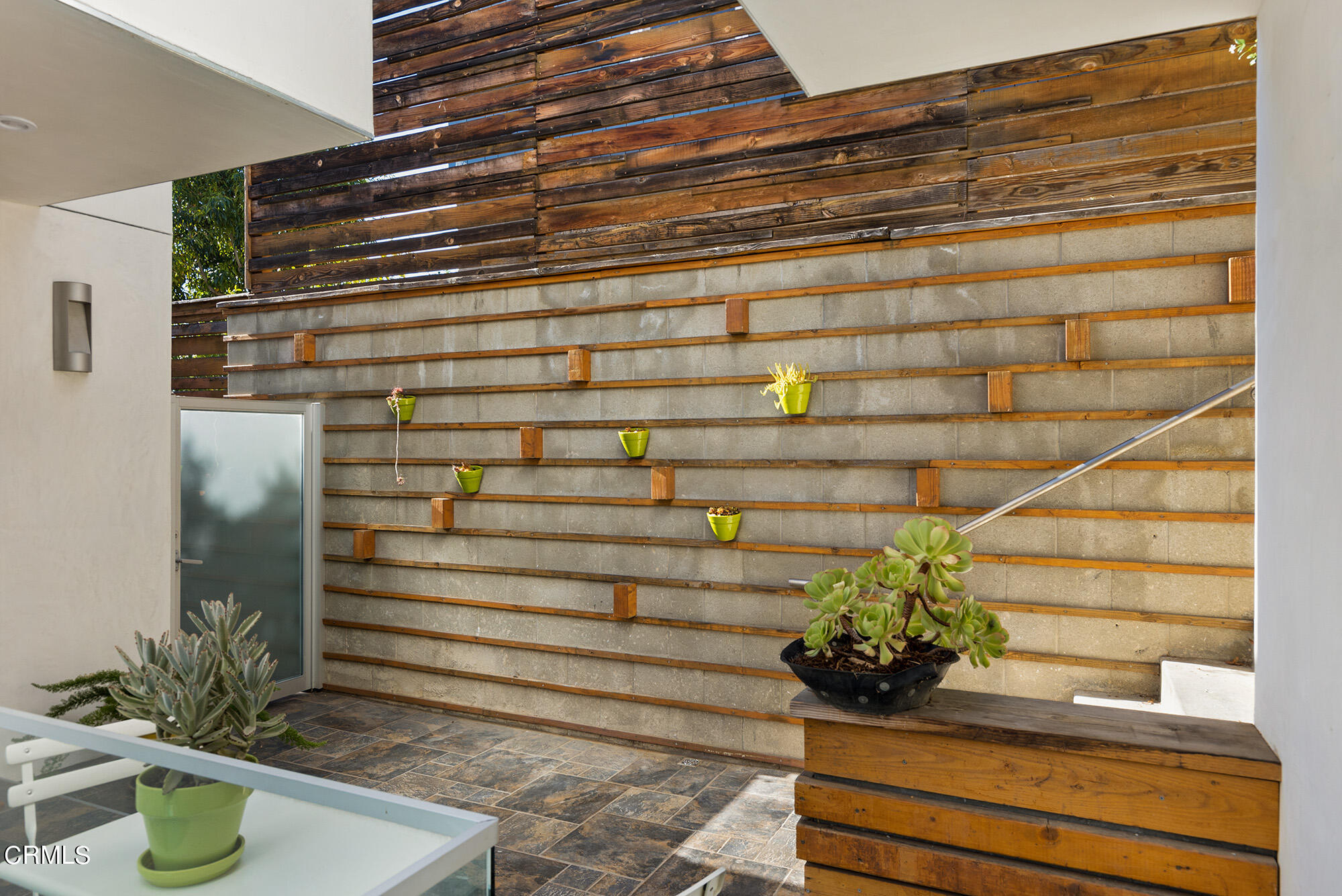 1869 Kaweah Drive Pasadena, CA 91105 - Photo 7 of 36 a vase of flowers sitting on a table