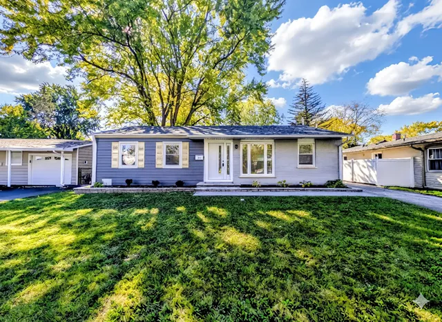 $385,000 | 1005 Valley Stream Drive, Wheeling, IL 60090