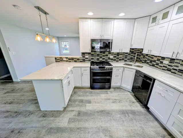 $385,000 | 1005 Valley Stream Drive, Wheeling, IL 60090