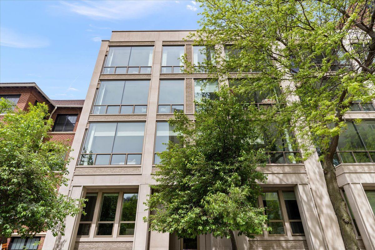 422 West Deming Place, Unit 4 Chicago, IL 60614 - Photo 1 of 57 Gallery Image 1
