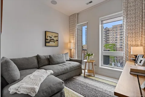 $3,300,000 | 422 West Deming Place, Unit 4, Chicago, IL 60614
