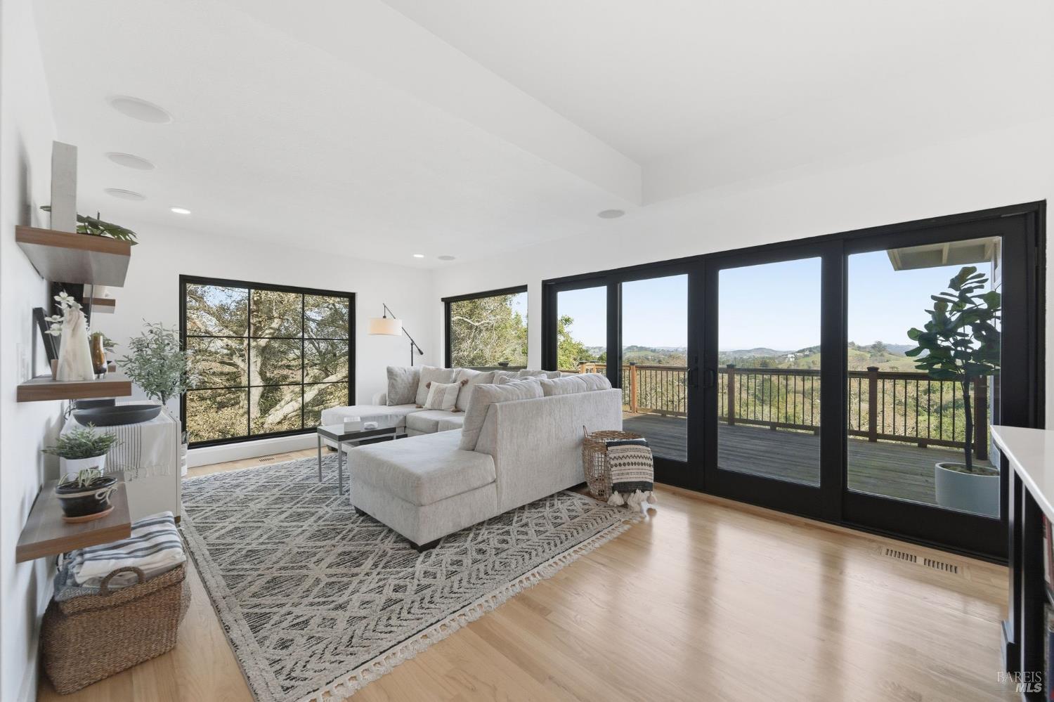 194 Maestro Road Novato, CA 94947 - Photo 12 of 44