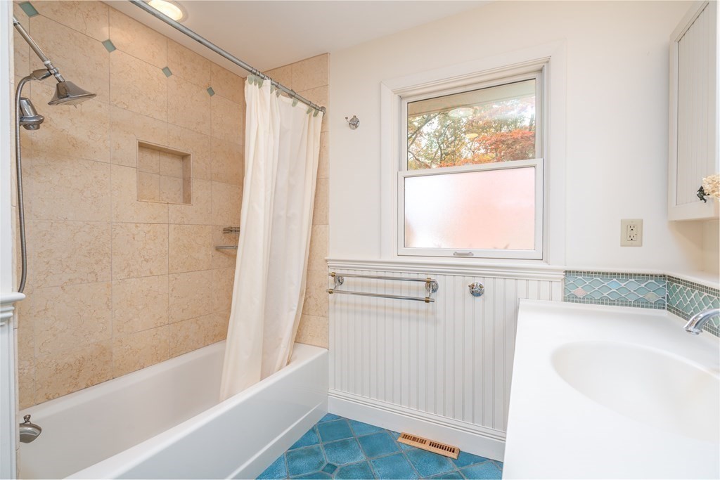 44 Fox Farms Road Northampton, MA 01062 - Photo 16 of 42 Gallery Image 16
