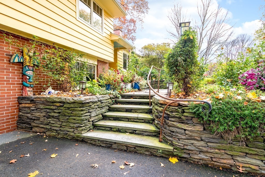 44 Fox Farms Road Northampton, MA 01062 - Photo 3 of 42 Gallery Image 3